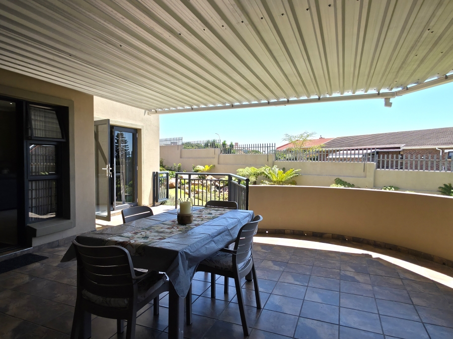 5 Bedroom Property for Sale in Wavecrest Eastern Cape